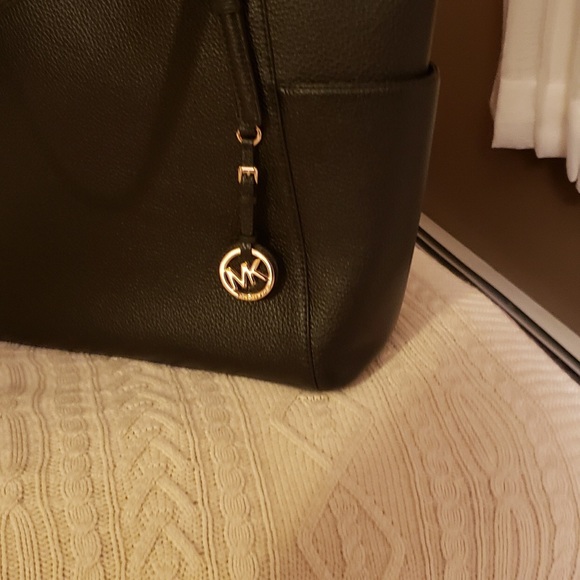 Michael kors purse - Picture 2 of 3